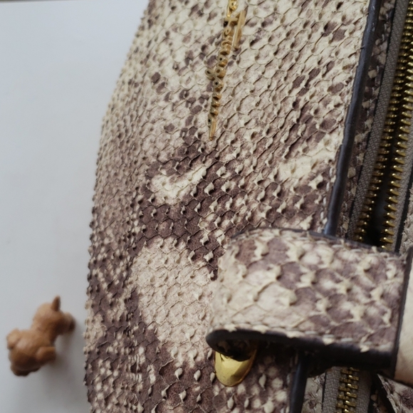 Leather bag has snake leather texture - Picture 7 of 11
